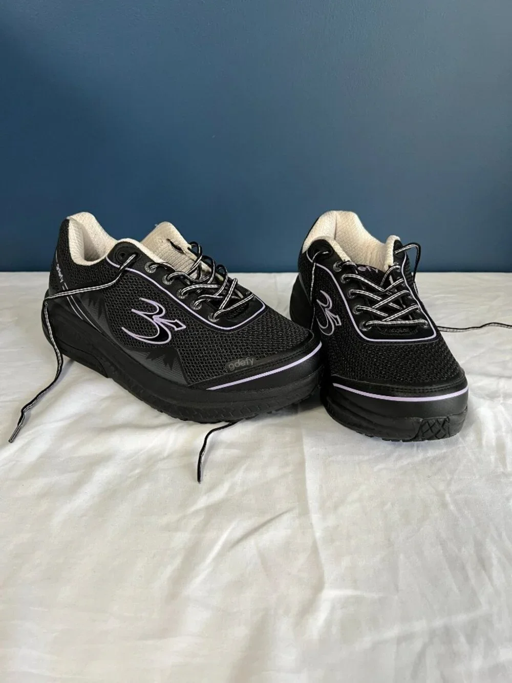 Gravity Defyer Women’s Shoe Black With Lilac Trim Size 9.5